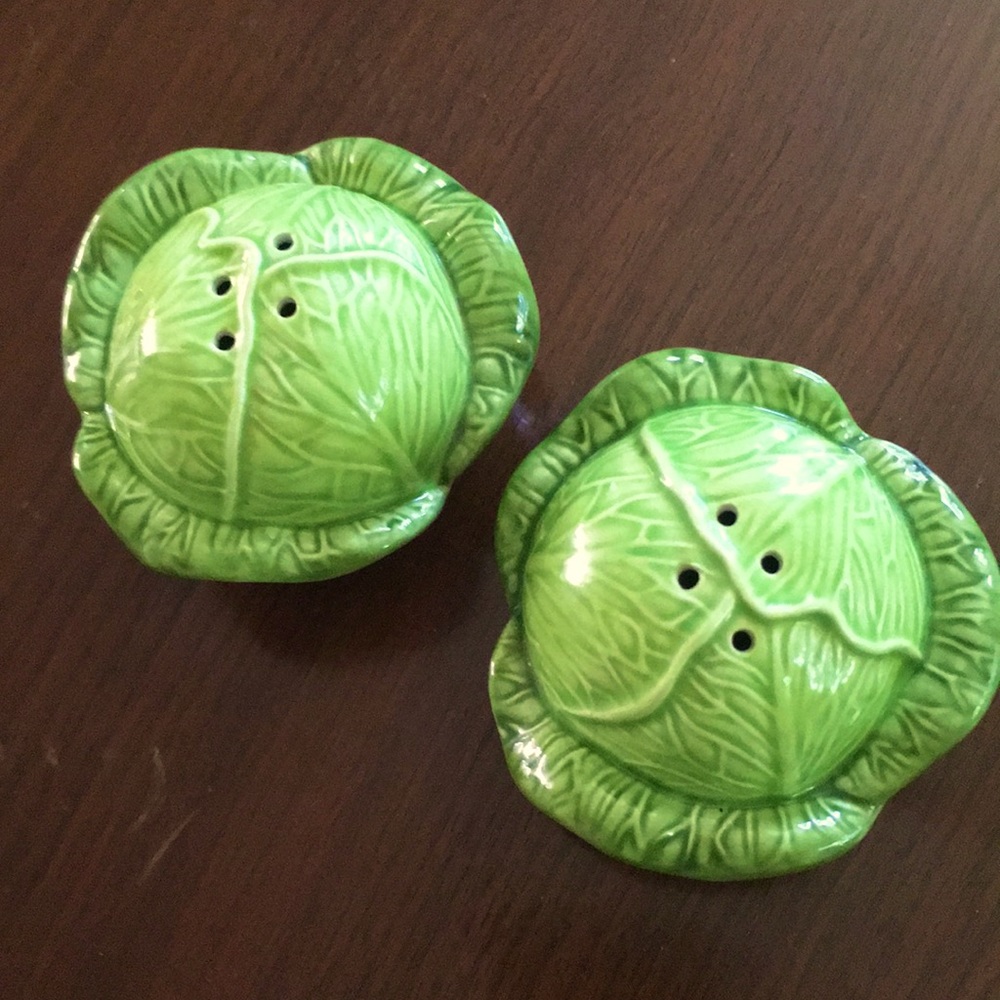 ***Vintage cabbage salt and pepper shakers***